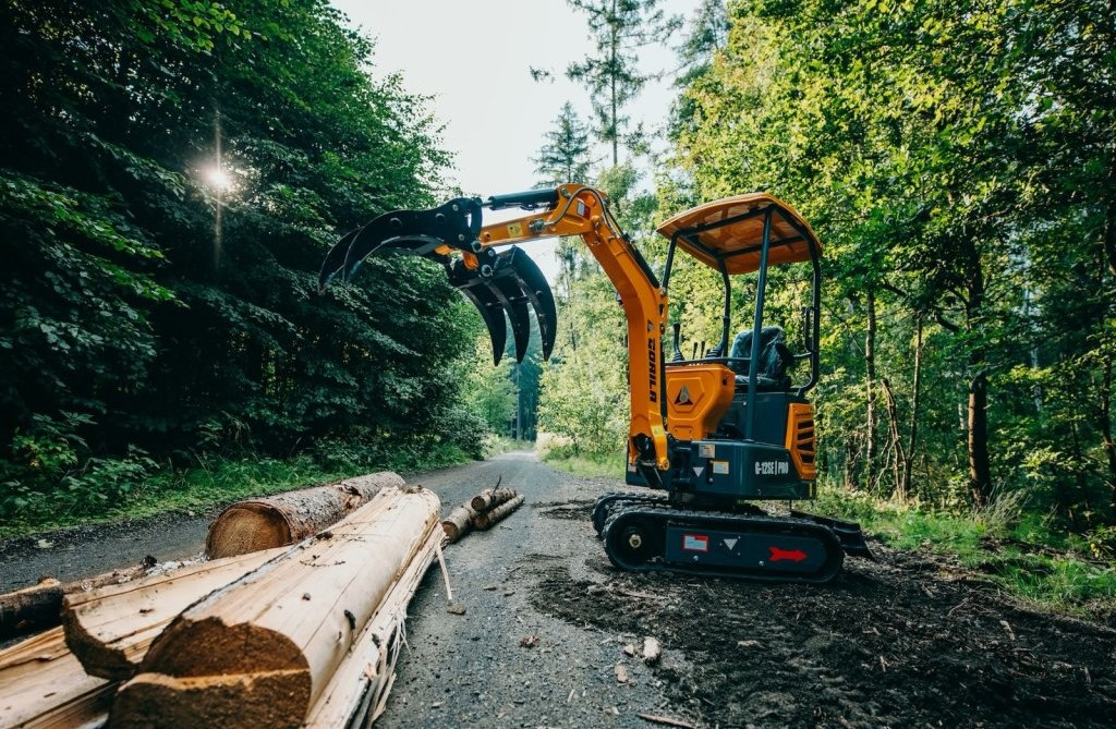 Manipulační kleště k minibagru